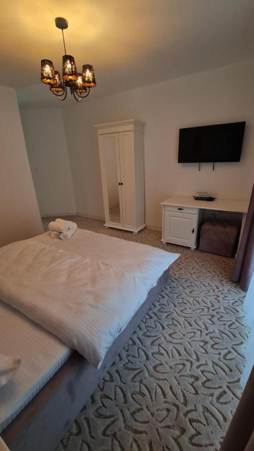Casa Anne Hotel Baile Herculane Ngoại thất bức ảnh