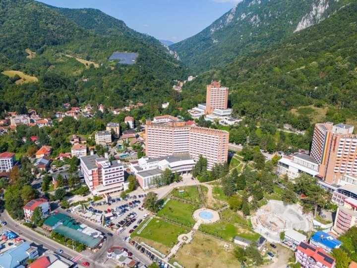 Casa Anne Hotel Baile Herculane Ngoại thất bức ảnh