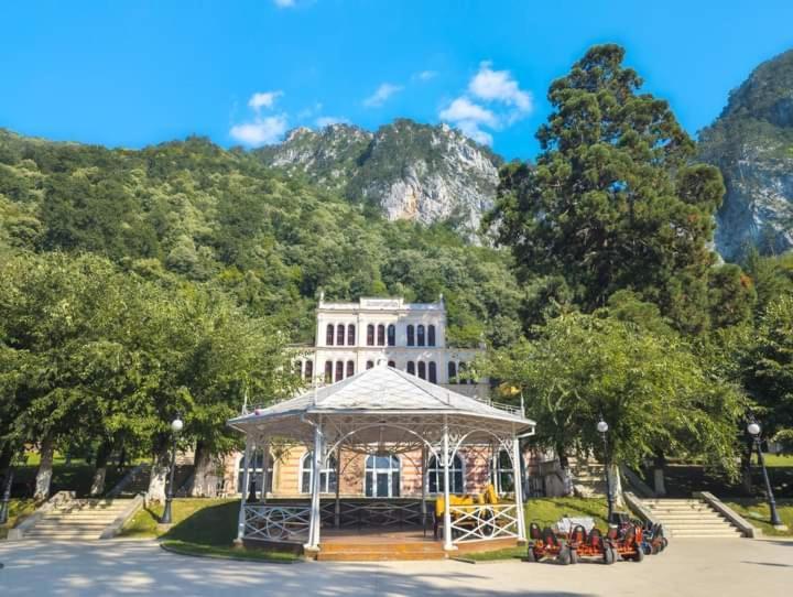 Casa Anne Hotel Baile Herculane Ngoại thất bức ảnh